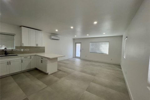 Снять в аренду виллу или дом в Майами, Флорида 2 спальни, 91.97м2, № 1989460 - фото 6