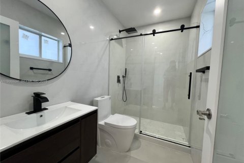 Снять в аренду виллу или дом в Майами, Флорида 2 спальни, 91.97м2, № 1989460 - фото 8