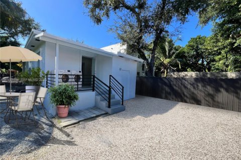 Снять в аренду виллу или дом в Майами, Флорида 2 спальни, 91.97м2, № 1989460 - фото 13