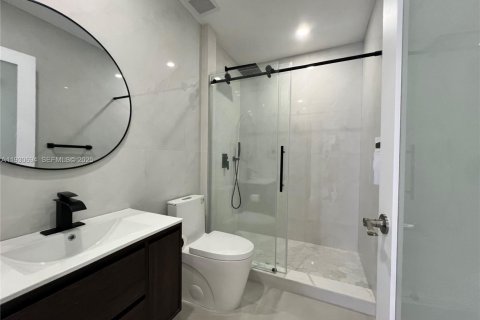 Снять в аренду виллу или дом в Майами, Флорида 2 спальни, 91.97м2, № 1989460 - фото 10