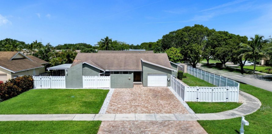 Villa ou maison à Delray Beach, Floride 3 chambres, 158.49 m2 № 2249502