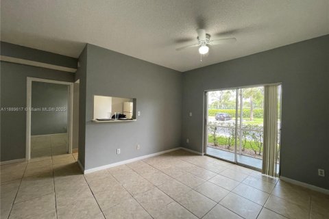Condo in Deerfield Beach, Florida, 2 bedrooms  № 1938739 - photo 3