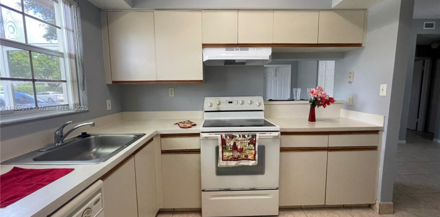 Condo in Deerfield Beach, Florida, 2 bedrooms № 1938739