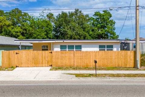 House in Orlando, Florida 3 bedrooms, 101.73 sq.m. № 1776645 - photo 1