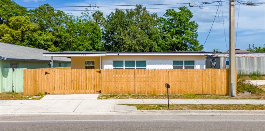 House in Orlando, Florida 3 bedrooms, 101.73 sq.m. № 1776645