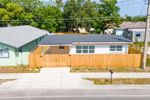 House in Orlando, Florida 3 bedrooms, 101.73 sq.m. № 1776645 - photo 2