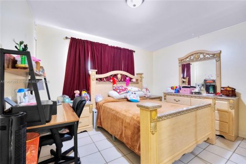 House in Miami, Florida 4 bedrooms, 117.99 sq.m. № 1963490 - photo 7