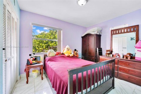 House in Miami, Florida 4 bedrooms, 117.99 sq.m. № 1963490 - photo 10