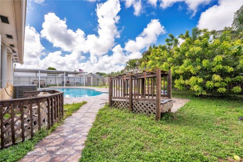 House in Miami, Florida 4 bedrooms, 117.99 sq.m. № 1963490 - photo 19