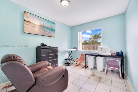 House in Miami, Florida 4 bedrooms, 117.99 sq.m. № 1963490 - photo 8