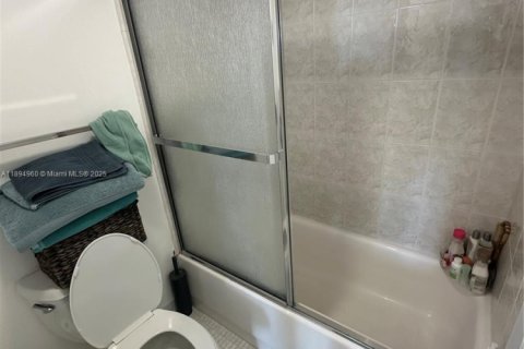 Condominio en venta en Sunny Isles Beach, Florida, 2 dormitorios, 126.07 m2 № 1947465 - foto 16