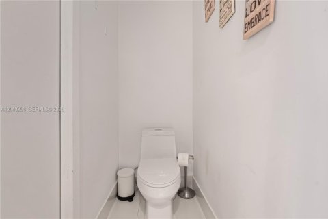 Condo in Miami, Florida, 2 bedrooms № 2086627 - photo 20