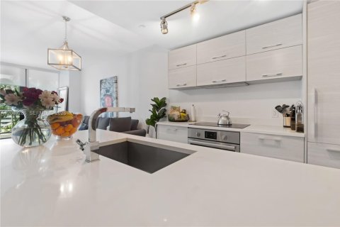 Condo in Miami, Florida, 2 bedrooms № 2086627 - photo 9