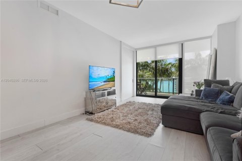 Condo in Miami, Florida, 2 bedrooms № 2086627 - photo 23