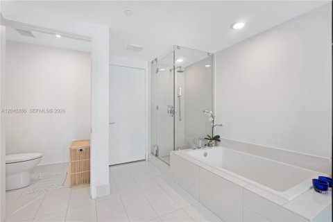 Condo in Miami, Florida, 2 bedrooms № 2086627 - photo 13