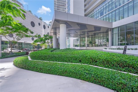 Condo in Miami, Florida, 2 bedrooms № 2086627 - photo 2