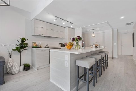 Condo in Miami, Florida, 2 bedrooms № 2086627 - photo 5