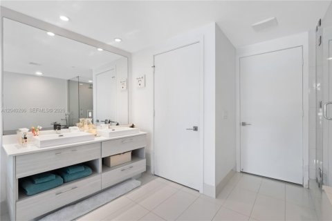Condo in Miami, Florida, 2 bedrooms № 2086627 - photo 12