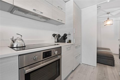 Condo in Miami, Florida, 2 bedrooms № 2086627 - photo 6