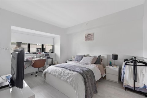 Condo in Miami, Florida, 2 bedrooms № 2086627 - photo 15