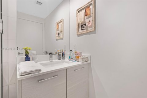 Condo in Miami, Florida, 2 bedrooms № 2086627 - photo 17