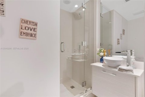 Condo in Miami, Florida, 2 bedrooms № 2086627 - photo 19