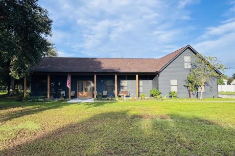 Villa ou maison à vendre à Chuluota, Floride: 5 chambres, 319.96 m2 № 1907717 - photo 1
