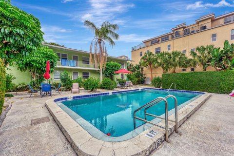 Condo in Sarasota, Florida, 2 bedrooms  № 1106012 - photo 27