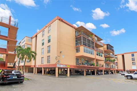 Condo in Hialeah, Florida, 2 bedrooms  № 1946298 - photo 8