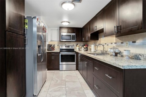 Condo in Hialeah, Florida, 2 bedrooms  № 1946298 - photo 2