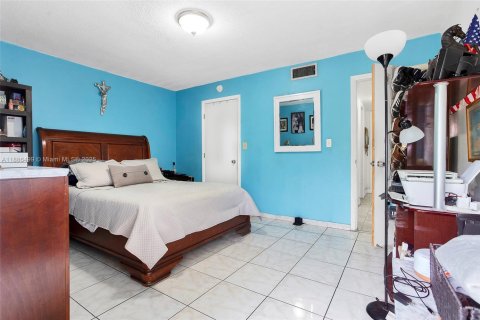 Condo in Hialeah, Florida, 2 bedrooms  № 1946298 - photo 24