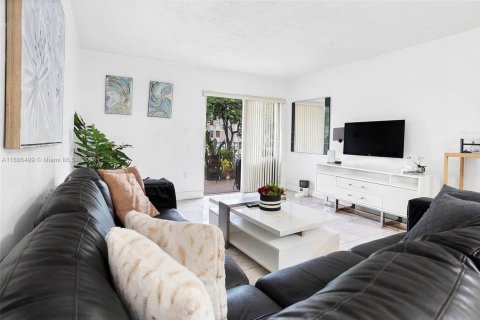 Condo in Hialeah, Florida, 2 bedrooms  № 1946298 - photo 14