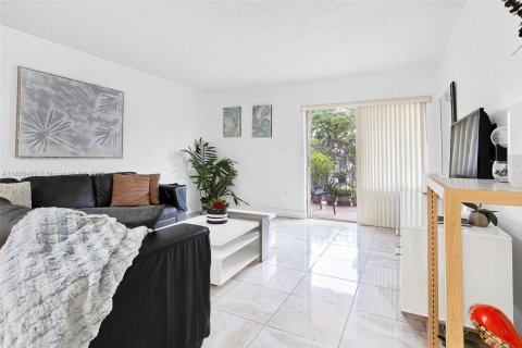 Condo in Hialeah, Florida, 2 bedrooms  № 1946298 - photo 13