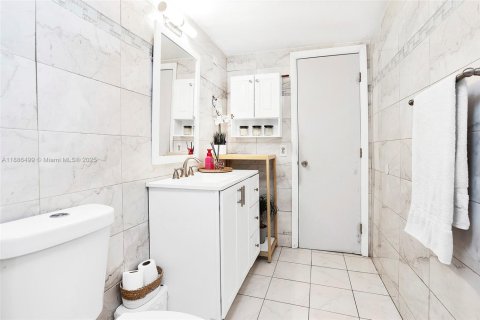 Condo in Hialeah, Florida, 2 bedrooms  № 1946298 - photo 21