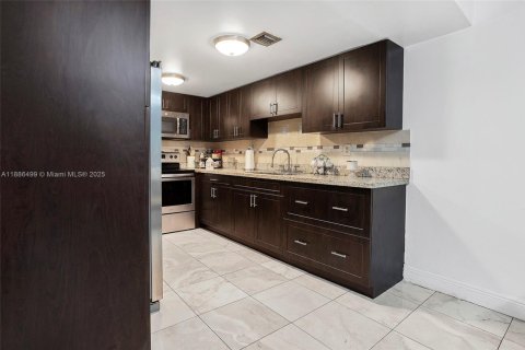 Condo in Hialeah, Florida, 2 bedrooms  № 1946298 - photo 5