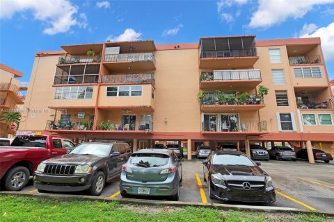 Condo in Hialeah, Florida, 2 bedrooms  № 1946298 - photo 7