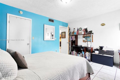 Condo in Hialeah, Florida, 2 bedrooms  № 1946298 - photo 25
