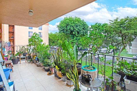 Condo in Hialeah, Florida, 2 bedrooms  № 1946298 - photo 27