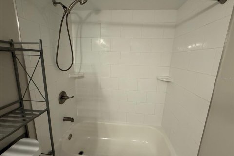 Townhouse in Gainesville, Florida 2 bedrooms, 75.62 sq.m. № 1904179 - photo 11