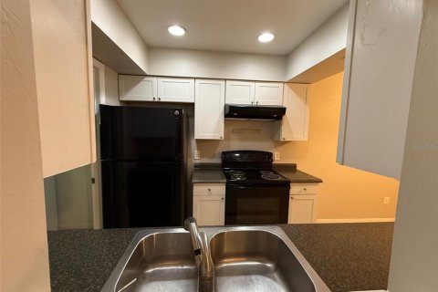 Townhouse in Gainesville, Florida 2 bedrooms, 75.62 sq.m. № 1904179 - photo 8
