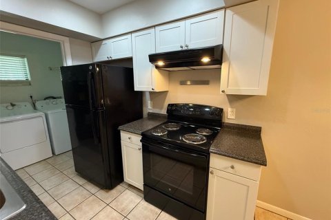 Townhouse in Gainesville, Florida 2 bedrooms, 75.62 sq.m. № 1904179 - photo 6