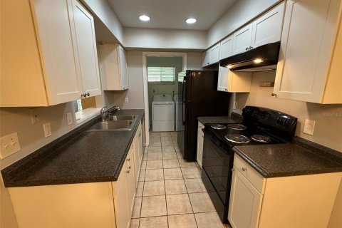 Townhouse in Gainesville, Florida 2 bedrooms, 75.62 sq.m. № 1904179 - photo 5