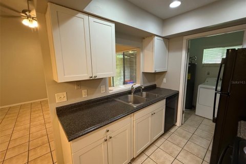 Townhouse in Gainesville, Florida 2 bedrooms, 75.62 sq.m. № 1904179 - photo 7