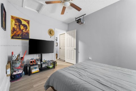 House in Pembroke Pines, Florida 4 bedrooms, 154.5 sq.m. № 1874219 - photo 15