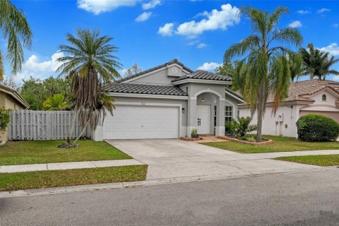 House in Pembroke Pines, Florida 4 bedrooms, 154.5 sq.m. № 1874219 - photo 2