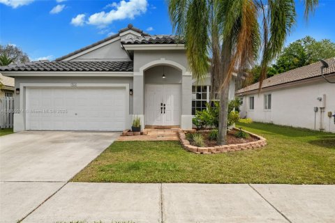 House in Pembroke Pines, Florida 4 bedrooms, 154.5 sq.m. № 1874219 - photo 3
