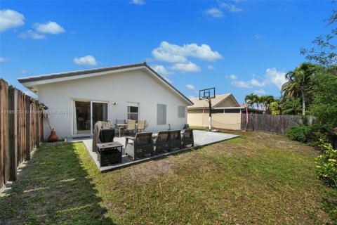 House in Pembroke Pines, Florida 4 bedrooms, 154.5 sq.m. № 1874219 - photo 9