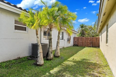 House in Pembroke Pines, Florida 4 bedrooms, 154.5 sq.m. № 1874219 - photo 6