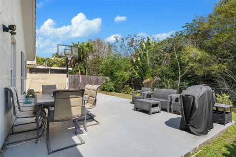 House in Pembroke Pines, Florida 4 bedrooms, 154.5 sq.m. № 1874219 - photo 8