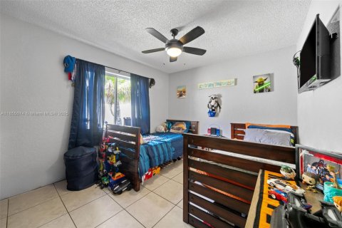 House in Pembroke Pines, Florida 4 bedrooms, 154.5 sq.m. № 1874219 - photo 26